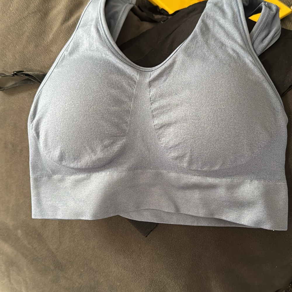 Gray Sports Bra with Moisture-Wicking Fabric and V-Neck Design